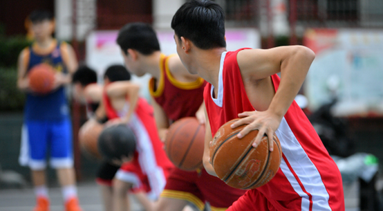 粘籃球?qū)S媚z水籃球表皮用什么膠水2