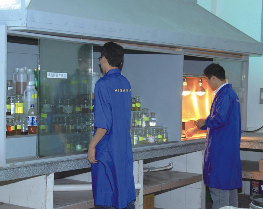 SPC板生產(chǎn)廠家應(yīng)該如何選擇包覆膠生產(chǎn)商1